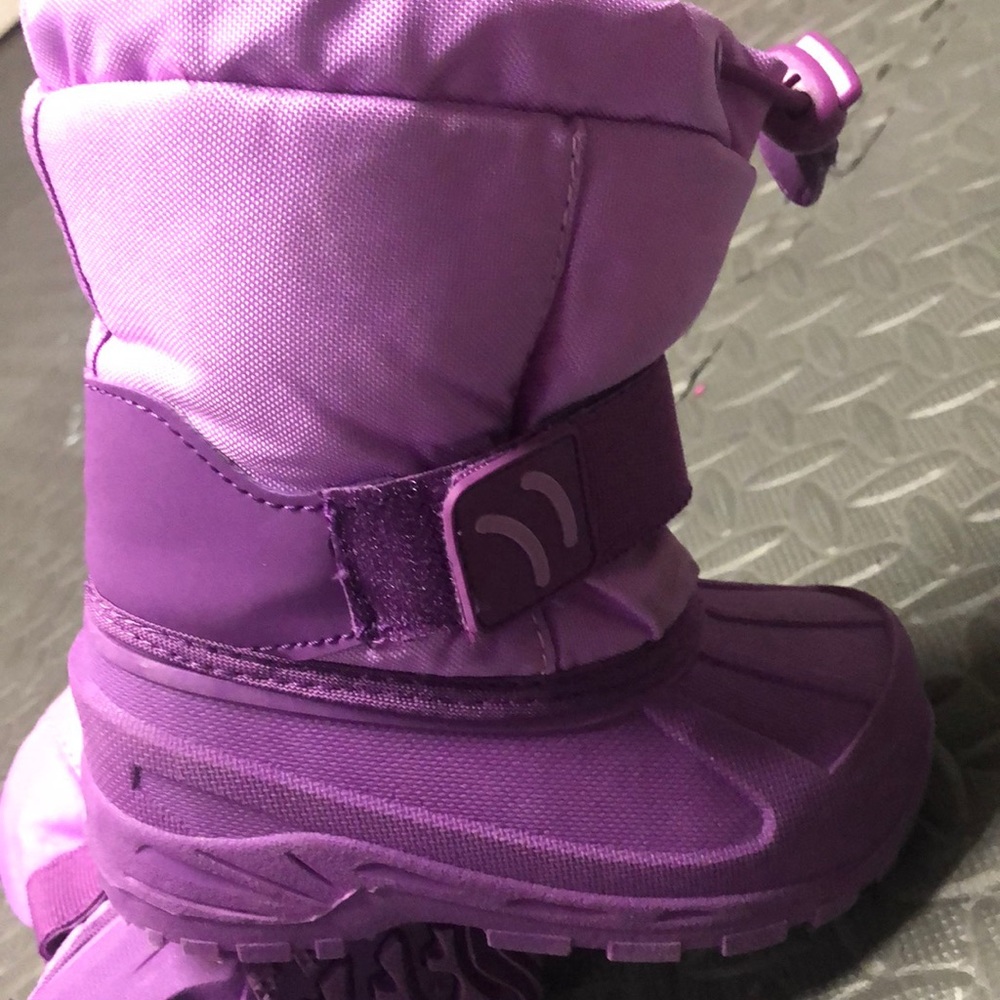 Snow boots